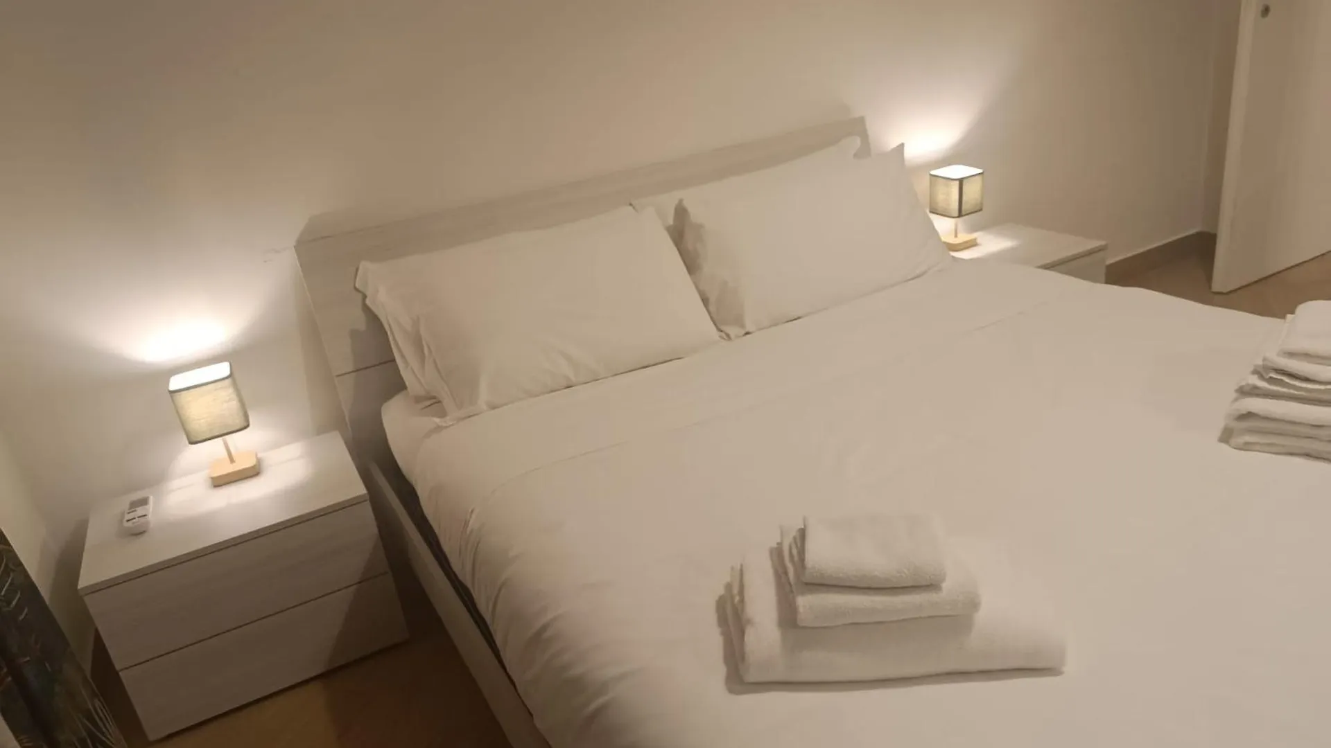 Insolita Holiday Home - Termini Apartment Roma